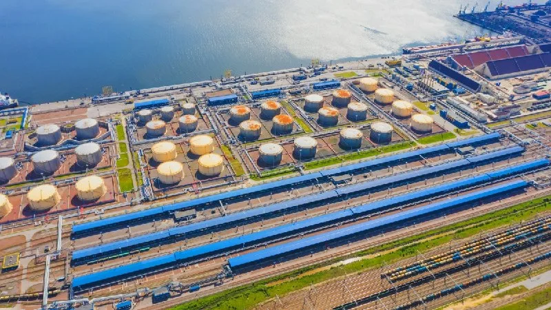 МЭА обсуждает высвобождение 100 млн барр. нефти и дизеля