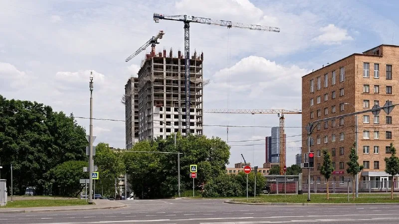 Москвичу со средней зарплатой нужно 8 лет на первый взнос по ипотеке