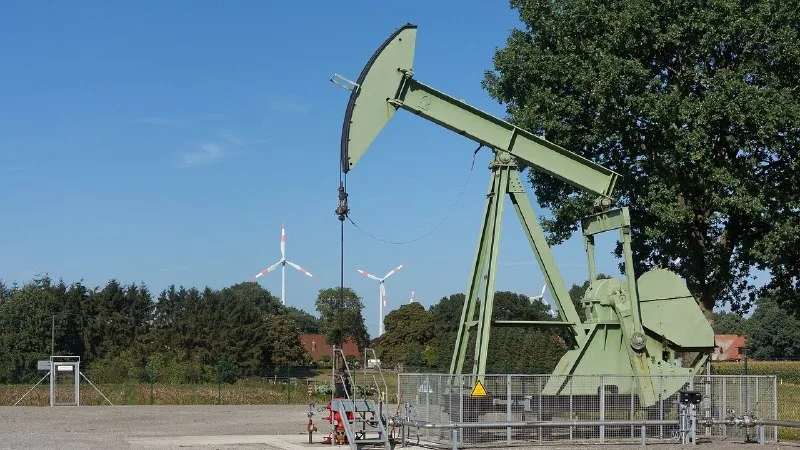 Германия высвободит до 15 млн баррелей нефти из резервов