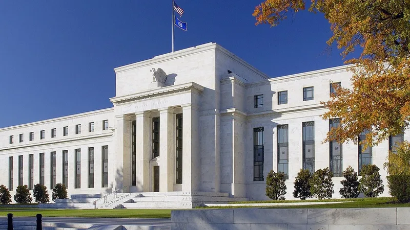 Инфляция в США снова ускорилась и давит на ФРС