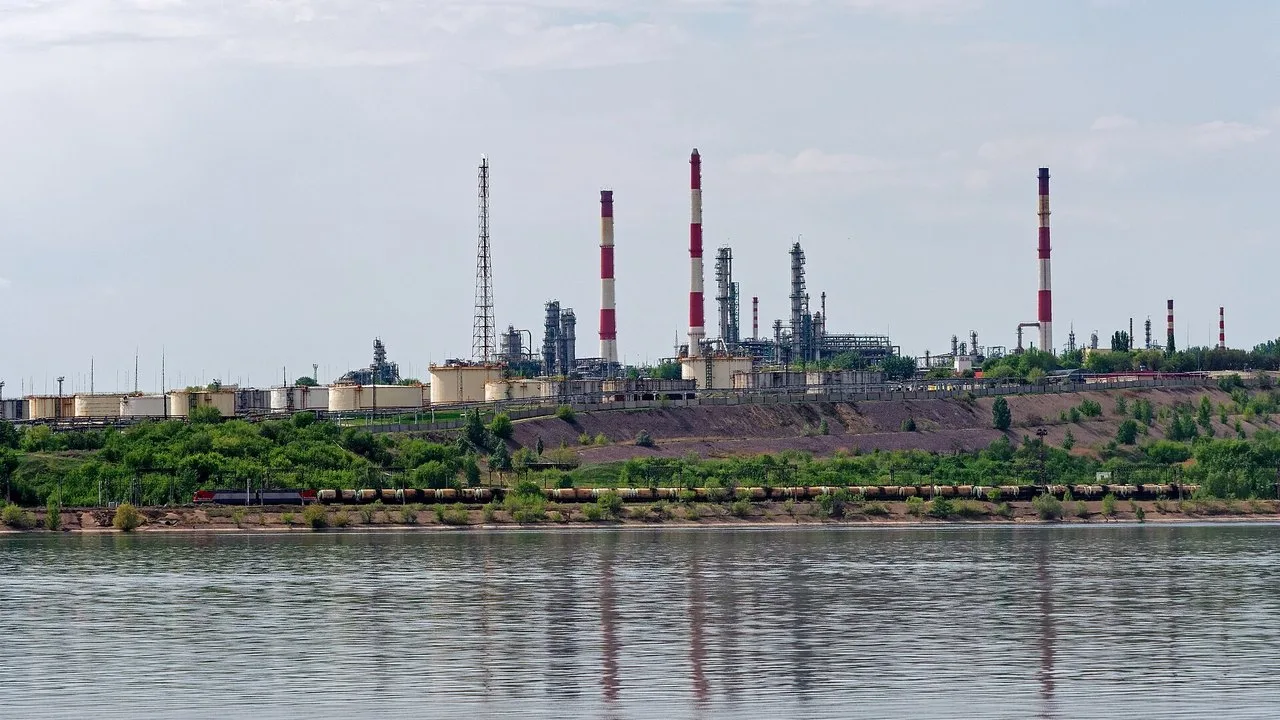 Нефть Brent упала до минимума более чем за неделю — 102 $