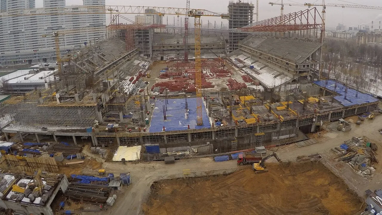 Выручка девелоперов жилья за год упала более чем на 7%