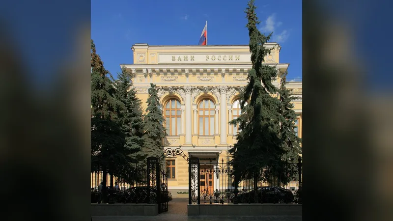 ЦБ установил официальный курс доллара на 23 сентября — 84,07 рубля